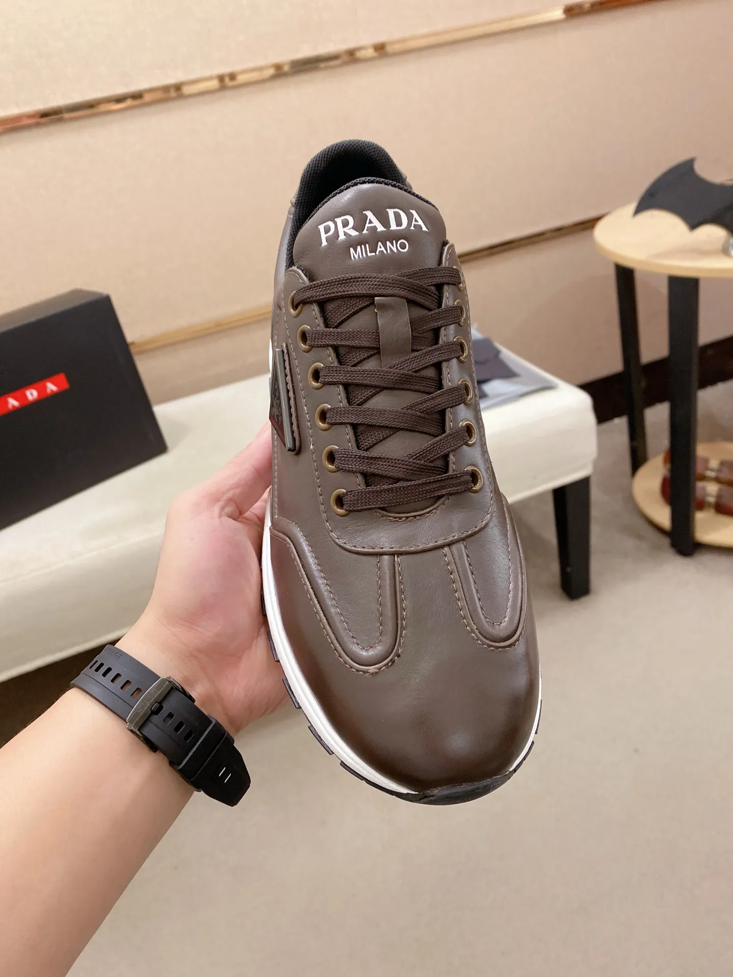 Factory price 600💰 ✔️✔️✔️High version High-quality new PRADA counters are on the market at the same time. The new men's shoes and 😘fabrics are selected from first-layer cowhide and are made by pure handicrafts. Lining: Full cowhide lining. 👍🏿 High-end ☄️ air-cushion molded anti-slip rubber outsole, exquisite lines, simple and elegant, comfortable and high-end for leisure travel. Code number: 38 to 45